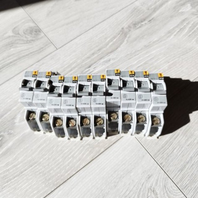 1 lot de 10 interrupteurs unipolaire 32A 250V