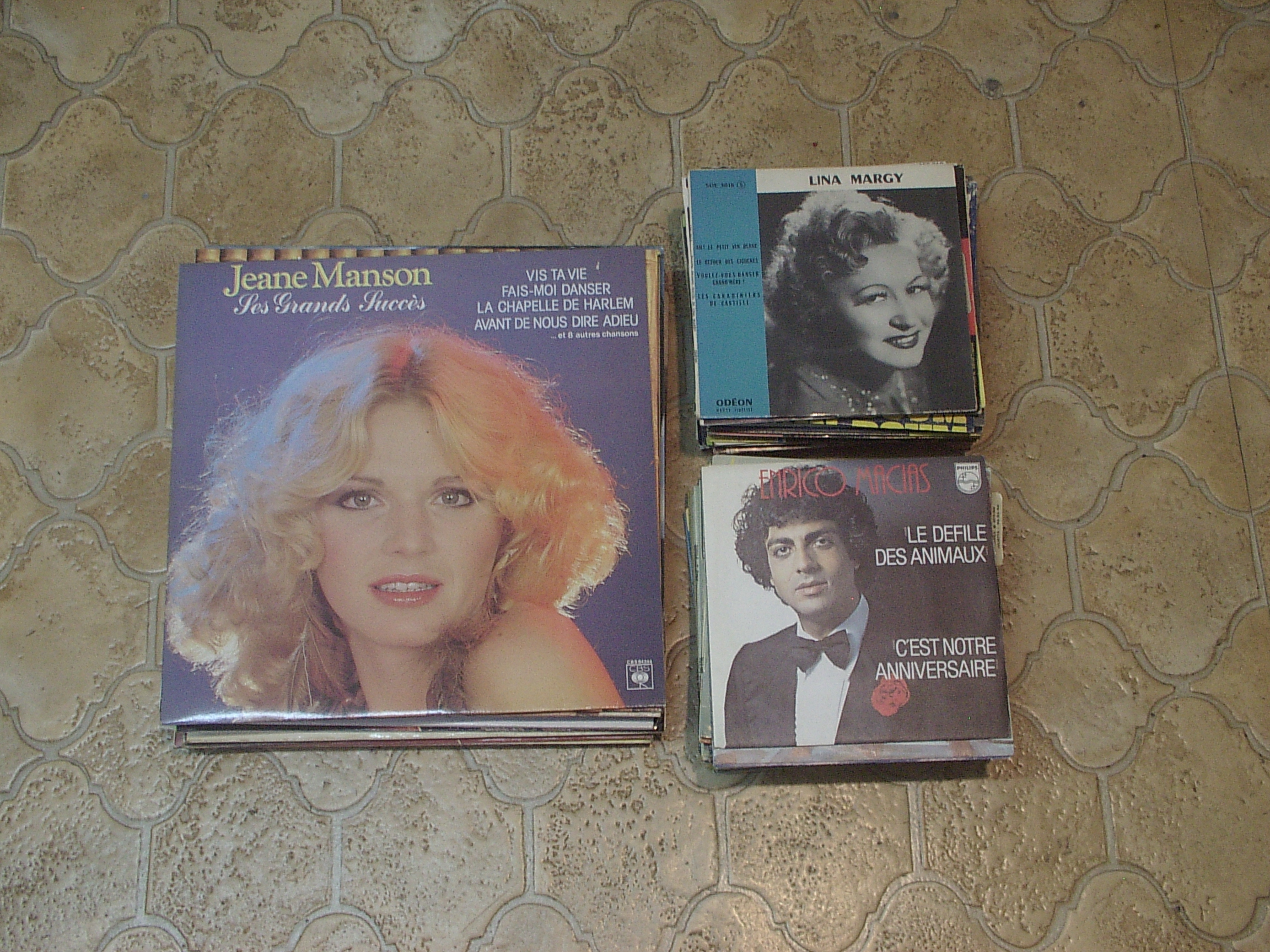 1 lot de 82 disques 33 et 45 tours