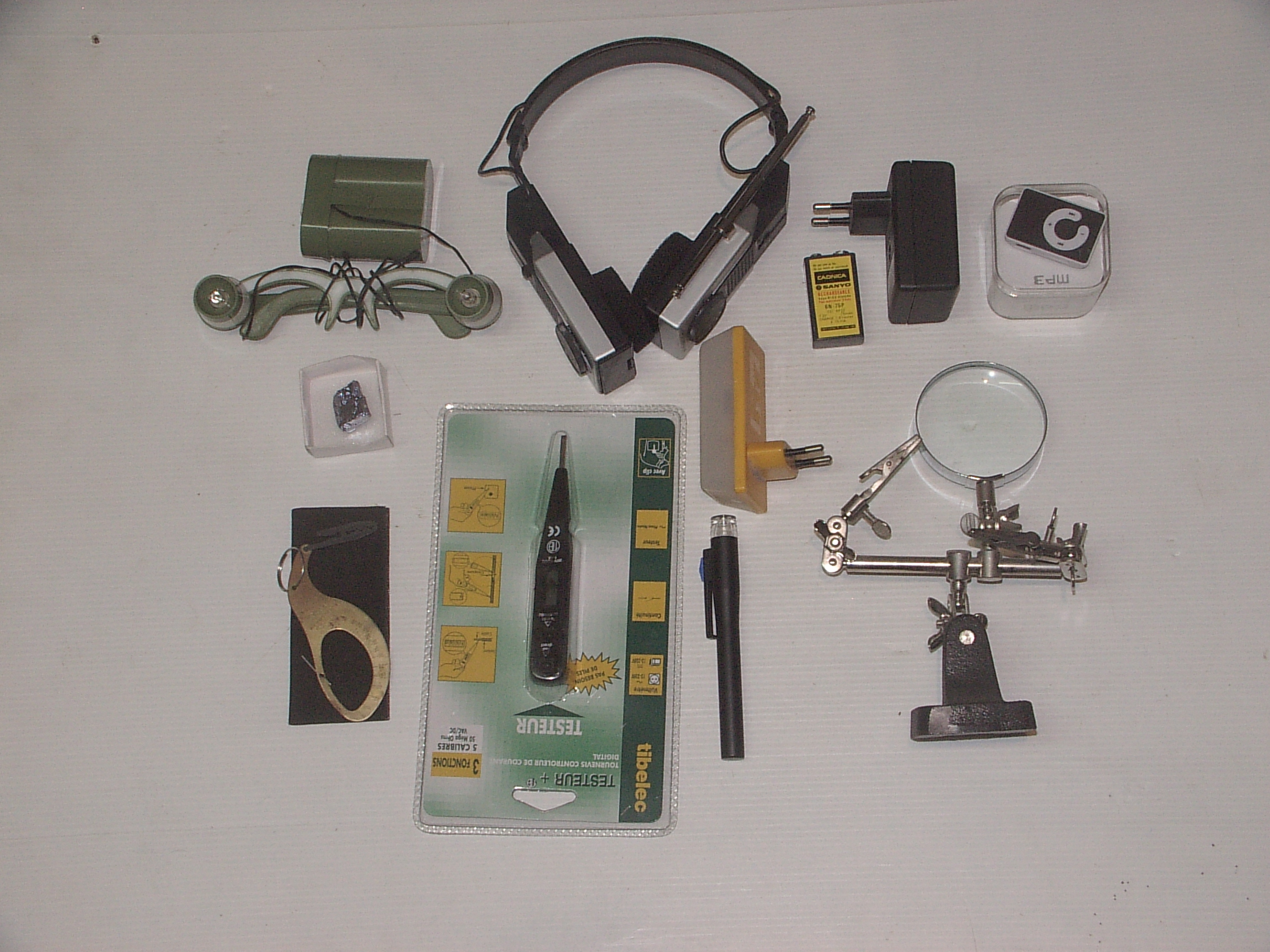 1 lot de 10 articles.....5 €  sinon va à la poubelle demain Vendredi 13/02