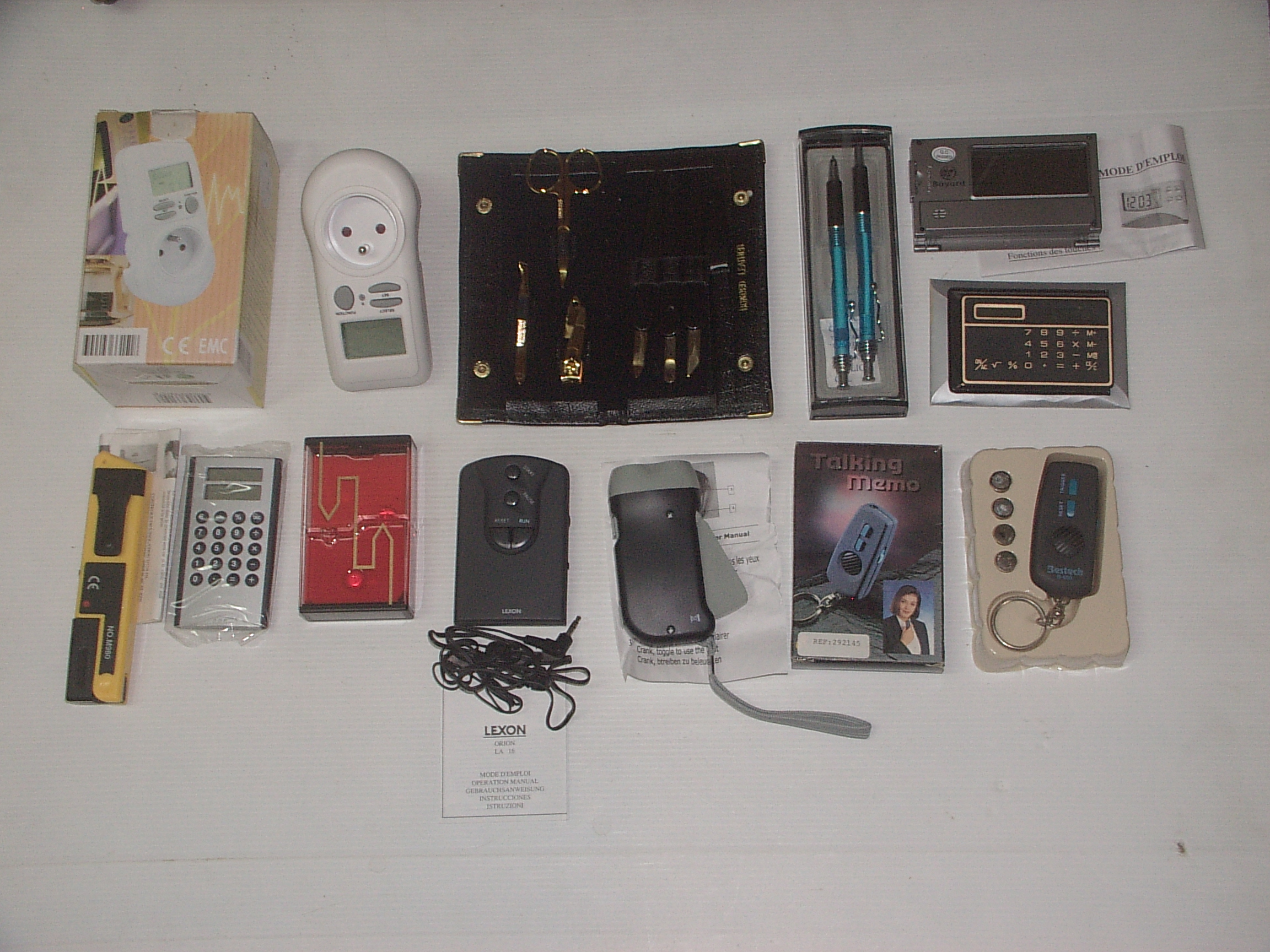 1lot de 11 articles .....10 €  sinon déchetterie