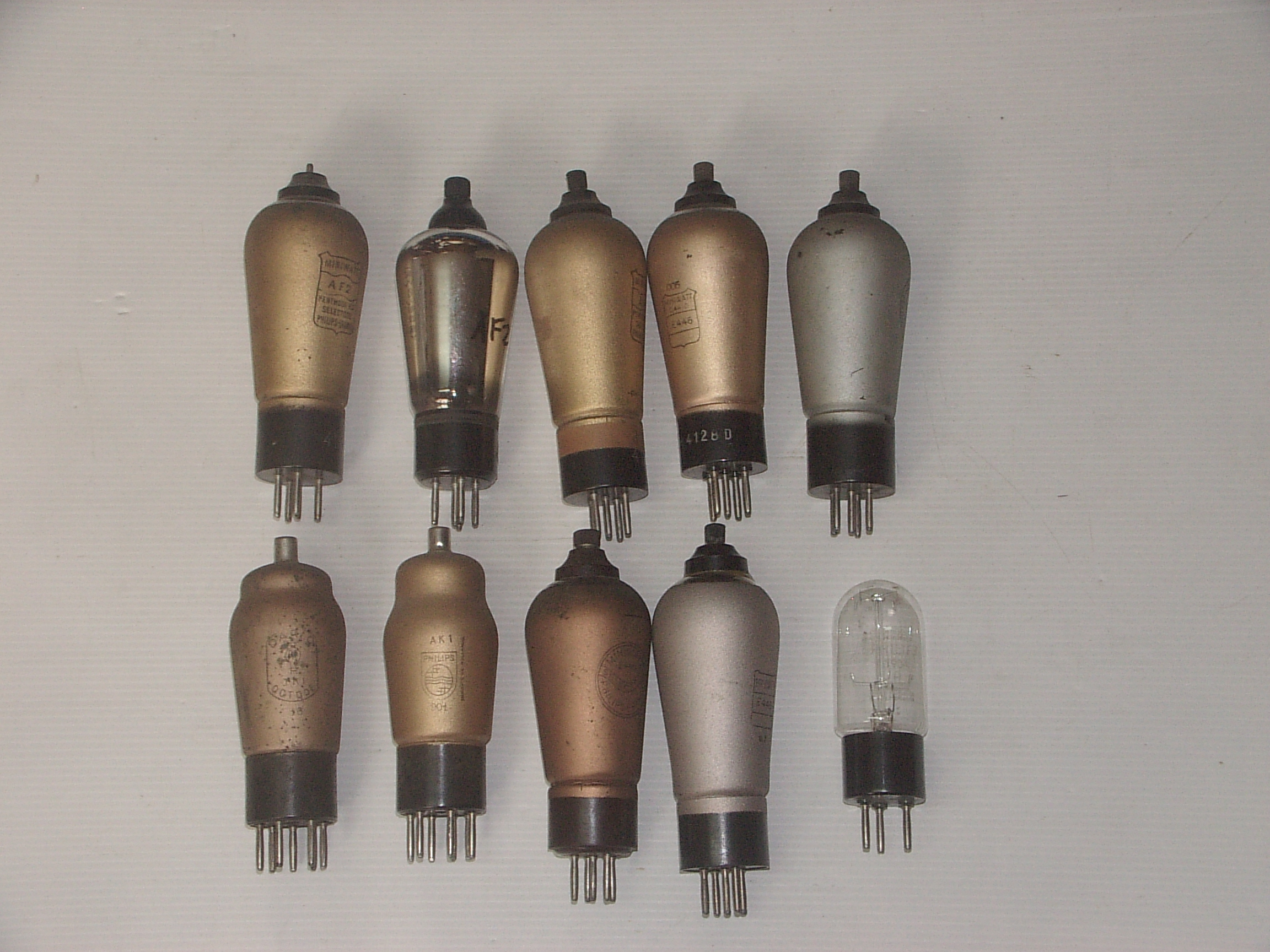 1 lot de 10 tubes.....20 € au lieu de 50 €