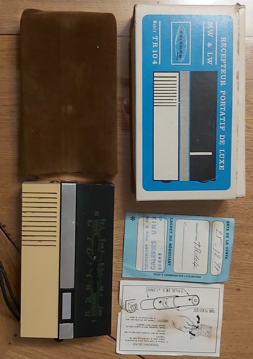 Rare ! Récepteur portatif radio de luxe Triumph TR 104 Paris complet boite housse