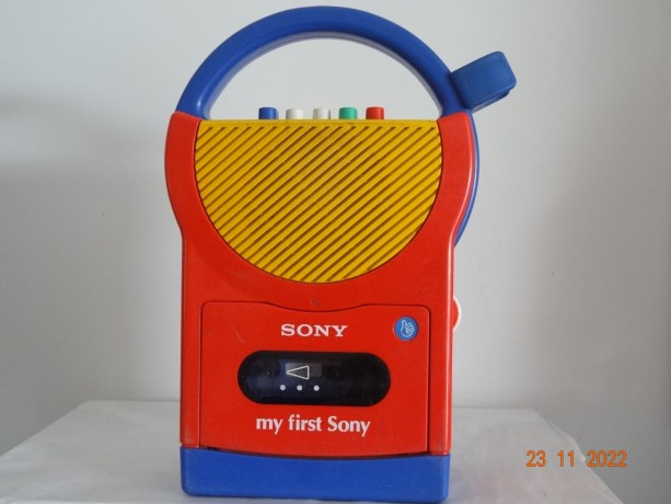 lot-de-dictaphone-olympus-et-lecteur-cassettes-sony-jouet-big-0