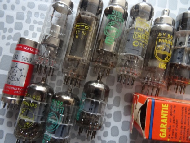 vends-composants-et-tubes-electronique-ainsi-que-petits-fusbles-big-0