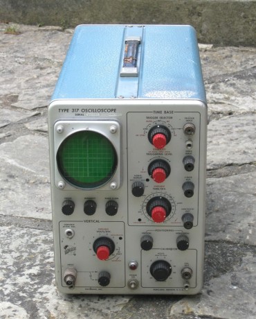 oscilloscope-tektronix-317-vintage-big-0