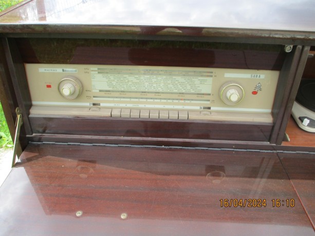 radio-tourne-disques-annee-60-big-2