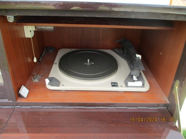 radio-tourne-disques-annee-60-big-3