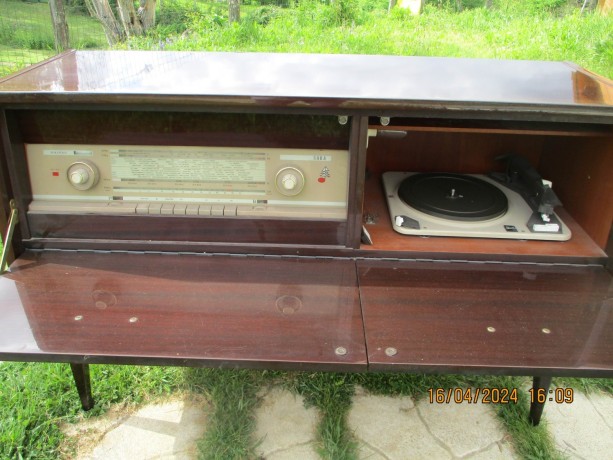 radio-tourne-disques-annee-60-big-1