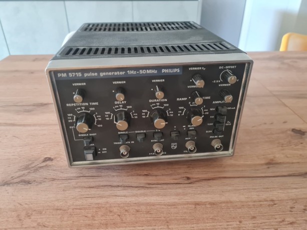 philips-pm-5715-pulse-generator-1-hz-to-50-mhz-big-1