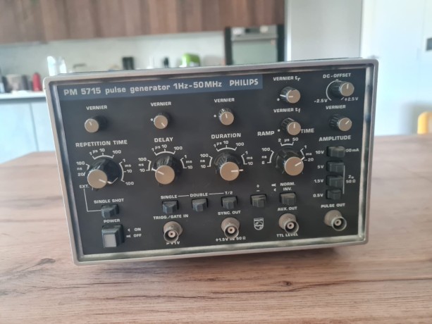 philips-pm-5715-pulse-generator-1-hz-to-50-mhz-big-2