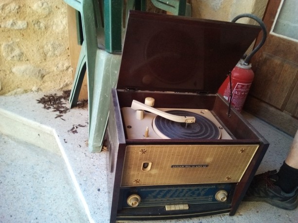 vend-lots-3-radios-50-big-1