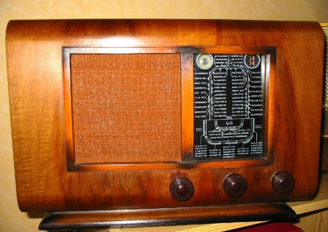 lot-de-8-postes-a-lampes-de-1933-a-1963-big-3