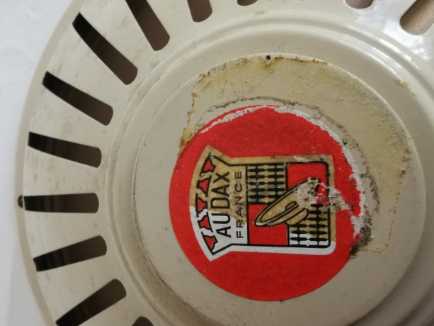 deux-haut-parleurs-inverses-audax-de-21-cm-big-3